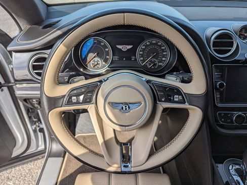 Used 2018 Bentley Bentayga Onyx Edition image 15