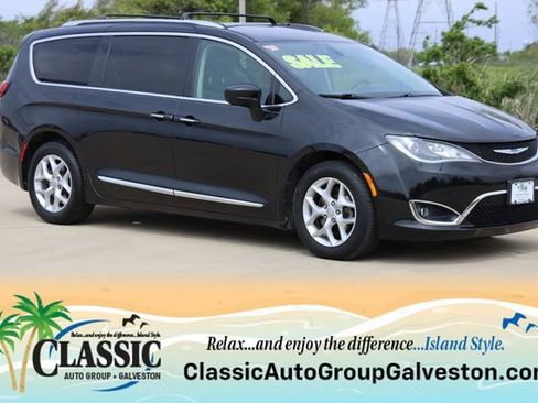 Used 2019 Chrysler Pacifica Touring-L Plus FWD image 1