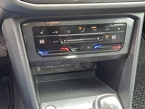 Used 2022 Volkswagen Tiguan SE image 16