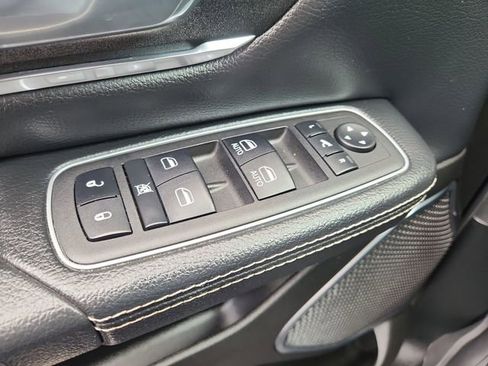 Used 2024 RAM 1500 Laramie AWD/4WD image 19