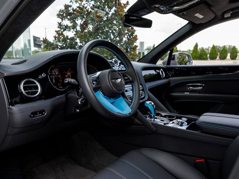 Used 2024 Bentley Bentayga image 22