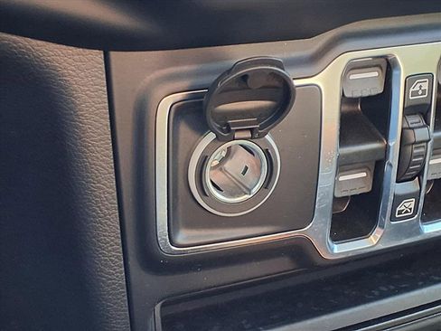 Used 2023 Jeep Gladiator Willys image 18