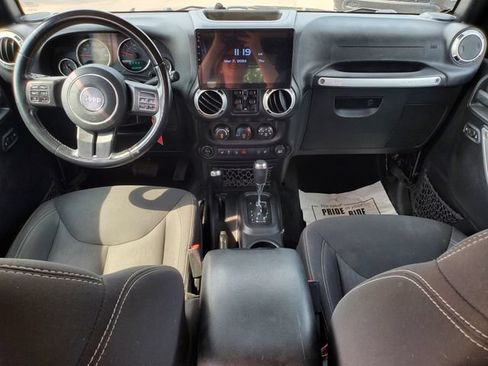 Used 2016 Jeep Wrangler Unlimited Sahara w/ Dual Top Group AWD/4WD image 5
