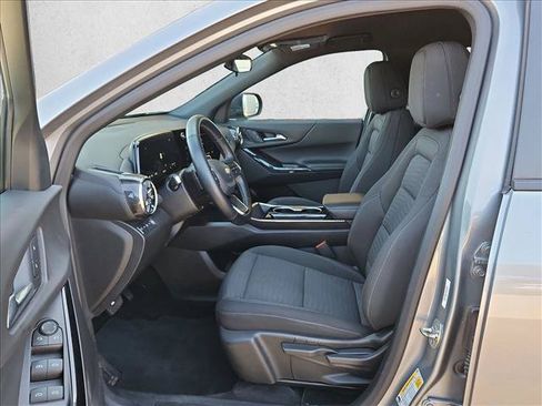 Used 2025 Chevrolet Equinox LT AWD/4WD image 16