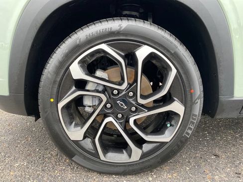 Certified 2024 Chevrolet Trax RS w/ Sunroof Package FWD image 23
