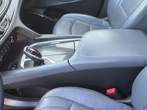 Used 2020 Buick Enclave Premium w/ Sun and Sites Package FWD image 23