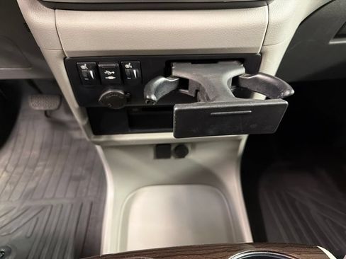 Used 2020 Toyota Sienna XLE Premium FWD image 14