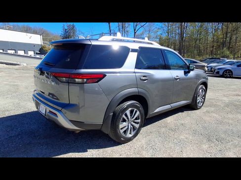 Used 2024 Nissan Pathfinder SL w/ Cargo Package AWD/4WD image 8