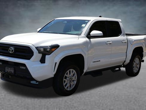 Used 2024 Toyota Tacoma SR5 AWD/4WD image 25