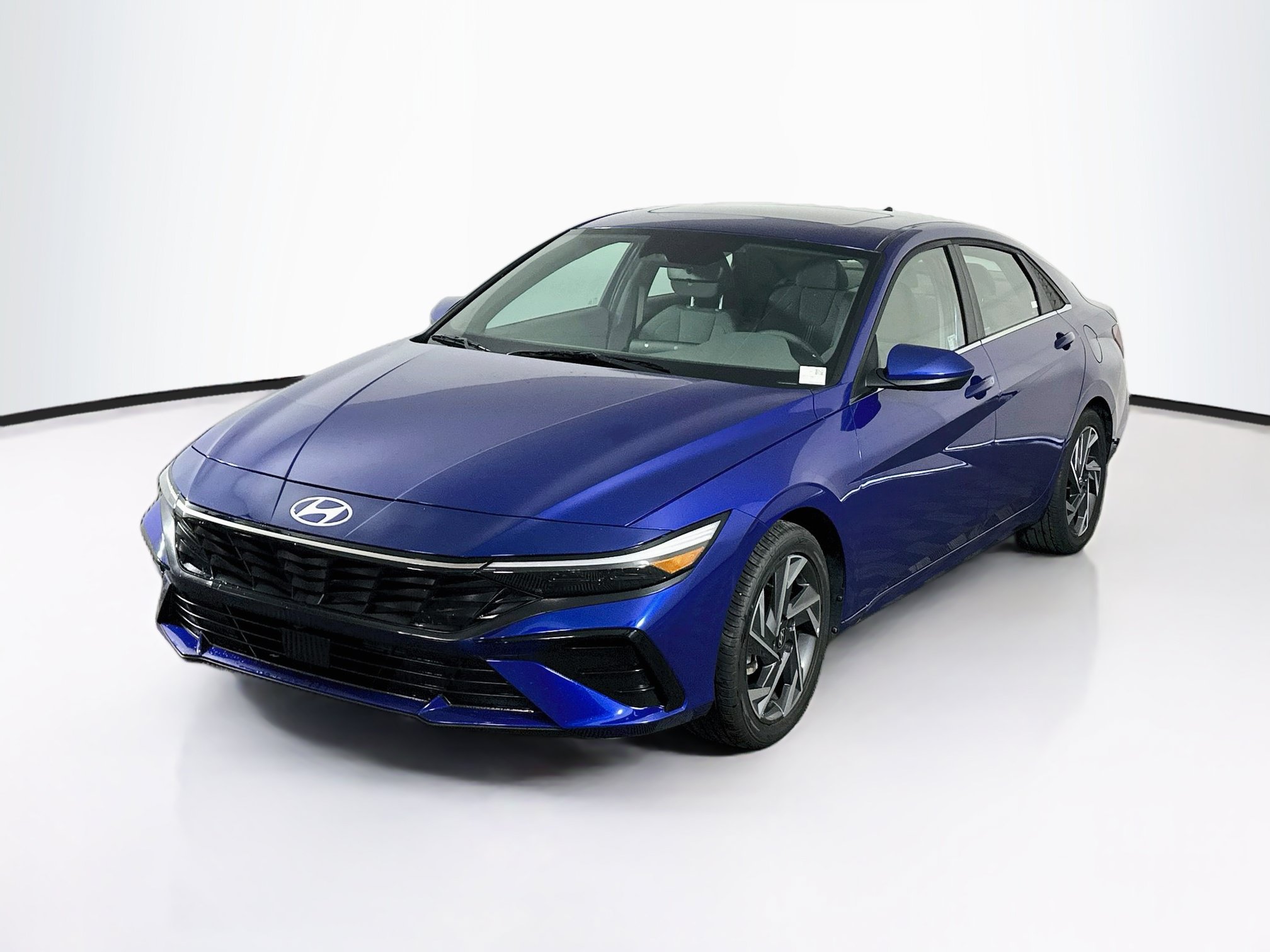 Used 2025 Hyundai Elantra SEL FWD image 3