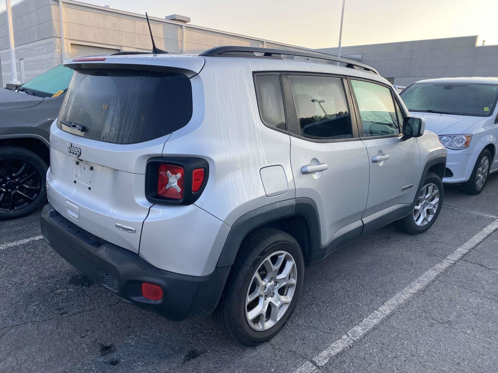 Used 2018 Jeep Renegade Latitude w/ Cold Weather Group AWD/4WD image 7