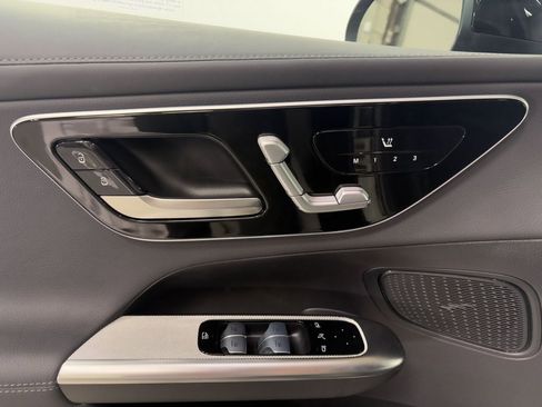 Used 2025 Mercedes-Benz GLC 350e 4MATIC image 7