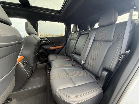 Used 2025 Mitsubishi Outlander SEL image 25