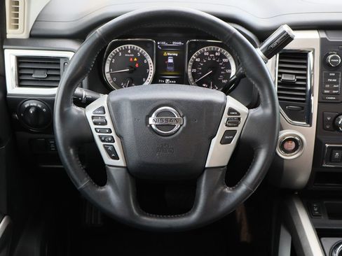 Used 2018 Nissan Titan SV w/ SV Convenience Package image 13