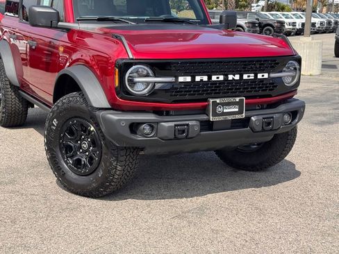 New 2026 Ford Bronco Badlands image 3