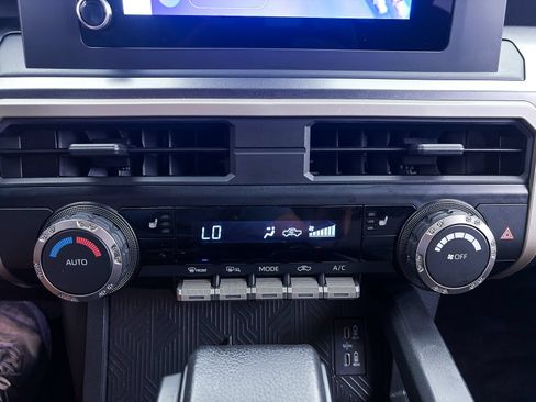 Used 2025 Toyota Tacoma TRD Off-Road AWD/4WD image 25