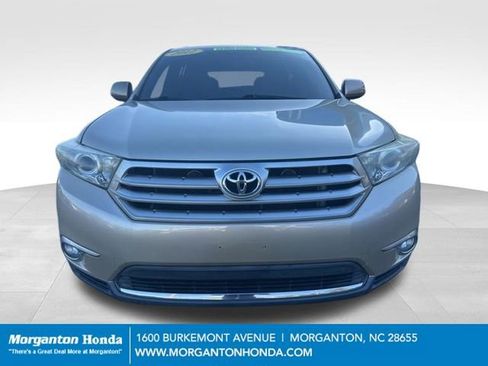 Used 2012 Toyota Highlander FWD w/ Tech Pkg image 2
