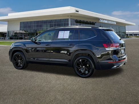 Used 2023 Volkswagen Atlas SE w/ Black Wheel Package image 8
