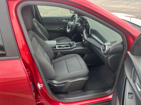 Used 2025 Chevrolet Equinox LT w/ Safety and Technology Package FWD image 14