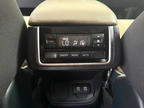 Used 2019 Subaru Ascent Premium AWD/4WD image 9