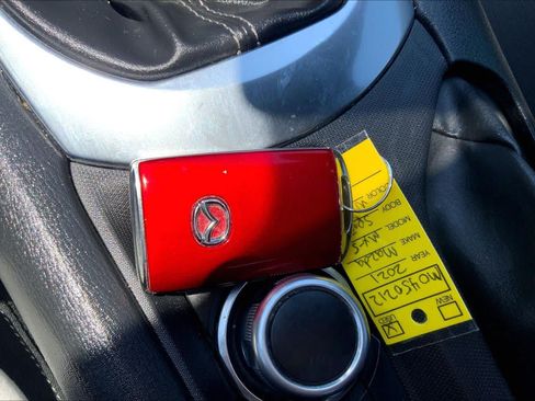 Used 2021 MAZDA MX-5 Miata Club RWD image 13