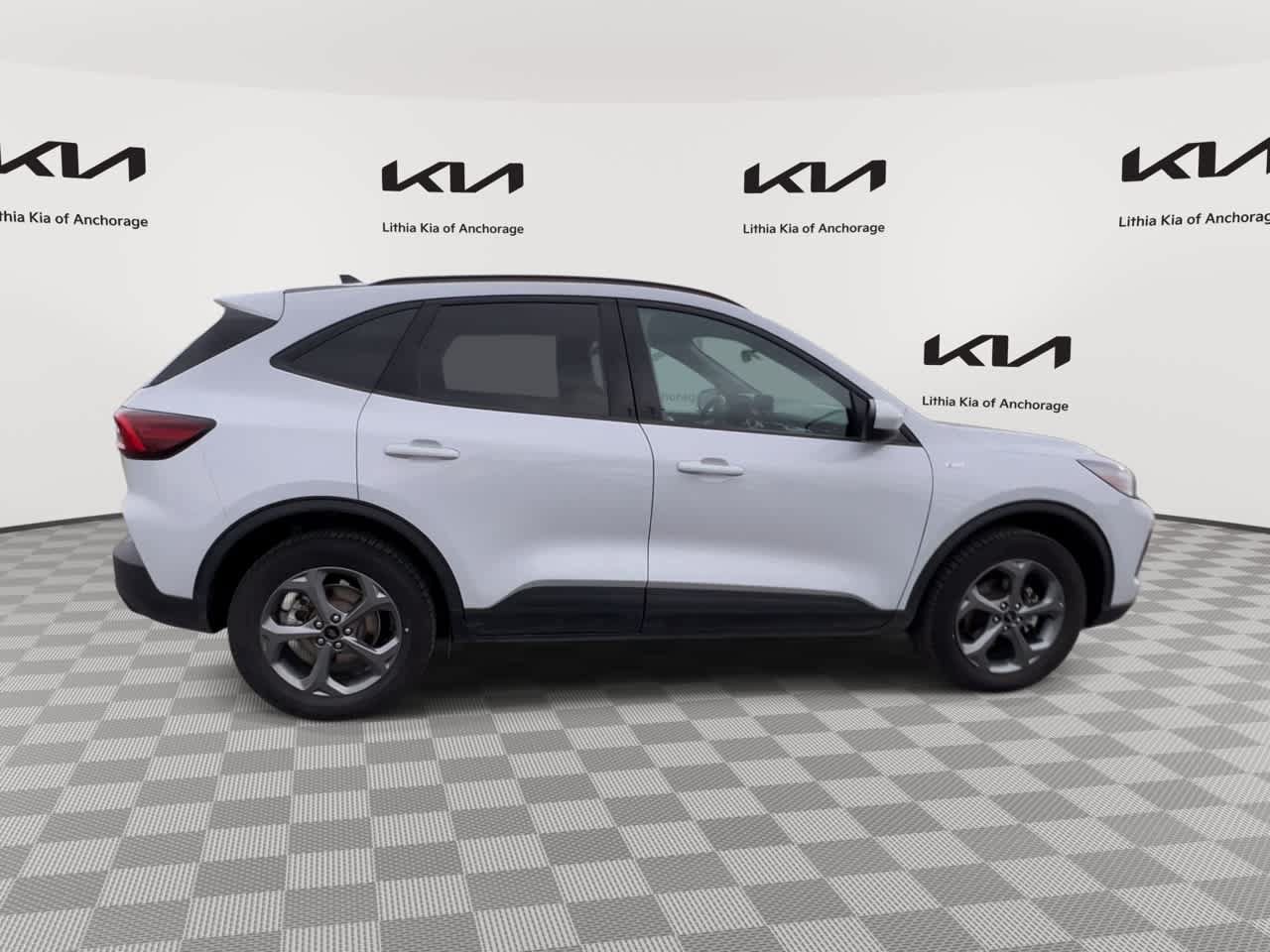 Used 2025 Ford Escape ST-Line Select AWD/4WD image 2