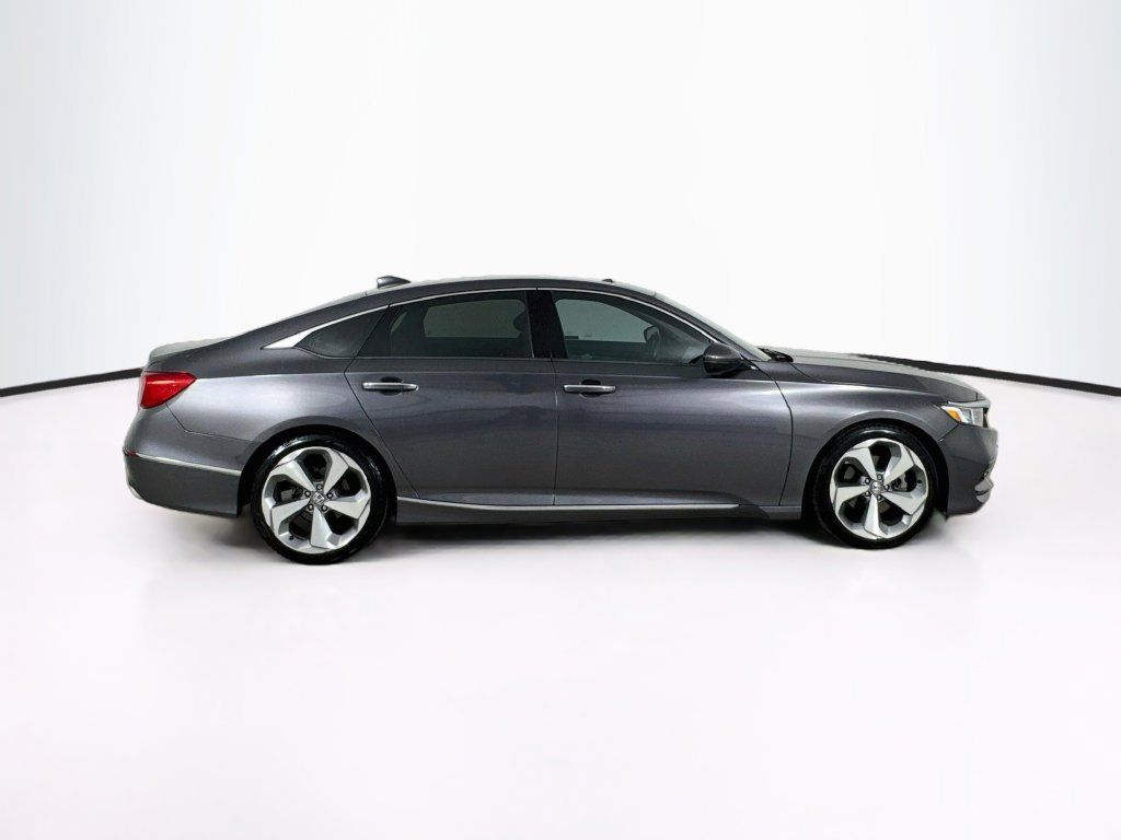 Used 2018 Honda Accord Touring image 9