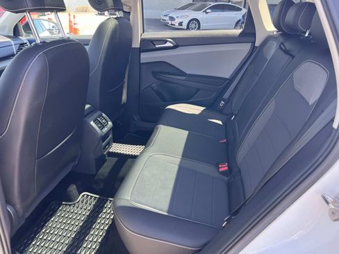 Certified 2023 Volkswagen Taos SE w/ Panoramic Sunroof Package FWD image 21