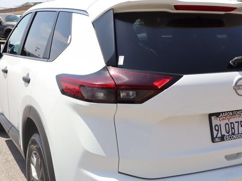 Used 2024 Nissan Rogue S FWD image 16