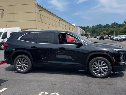 Used 2025 Buick Enclave Preferred FWD image 6