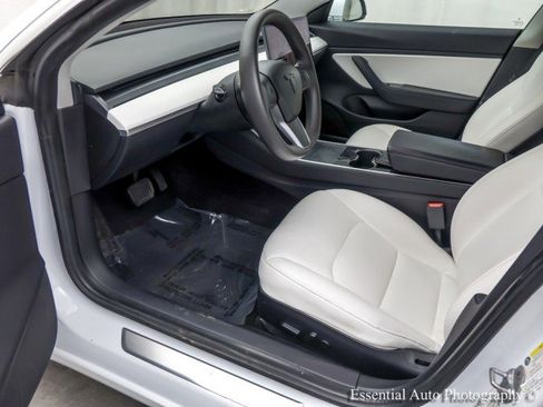 Used 2020 Tesla Model 3 Standard Range Plus image 8
