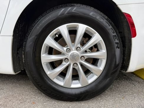 Used 2018 Chrysler Pacifica Touring-L Plus FWD image 20