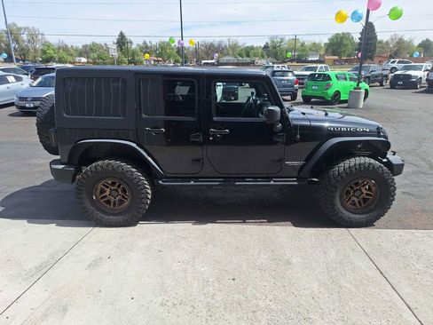 Used 2014 Jeep Wrangler Unlimited Rubicon w/ Connectivity Group AWD/4WD image 9