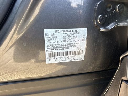 Used 2025 Ford Explorer ST-Line w/ ST-Line Street Pack image 38