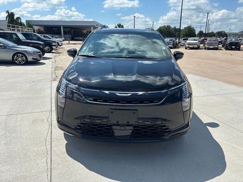 New 2027 Chrysler Pacifica Limited AWD/4WD image 10