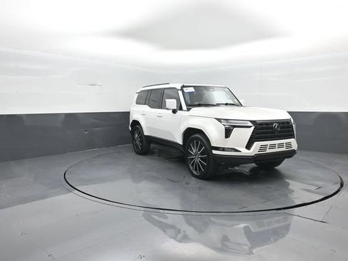 Used 2025 Lexus GX 550 w/ Accessory Package (2T) AWD/4WD image 2