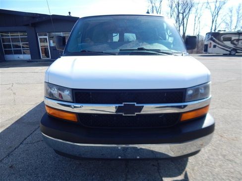 Used 2017 Chevrolet Express 3500 LT w/ LT Preferred Equipment Group image 4