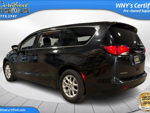 Used 2023 Chrysler Voyager LX FWD image 8