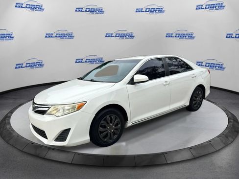 Used 2012 Toyota Camry LE FWD image 1