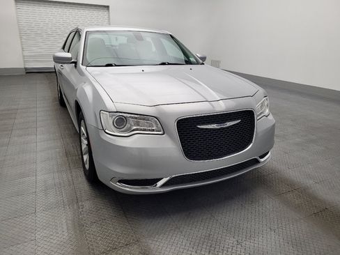 Used 2020 Chrysler 300 Touring image 14