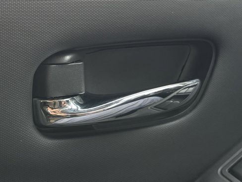 Used 2022 Nissan Frontier SV image 12