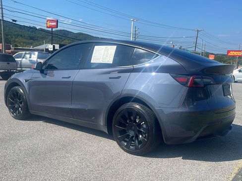 Used 2022 Tesla Model Y Long Range AWD/4WD image 5