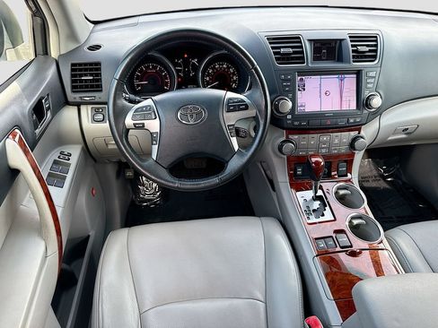 Used 2012 Toyota Highlander Limited w/ Tow Pkg AWD/4WD image 16