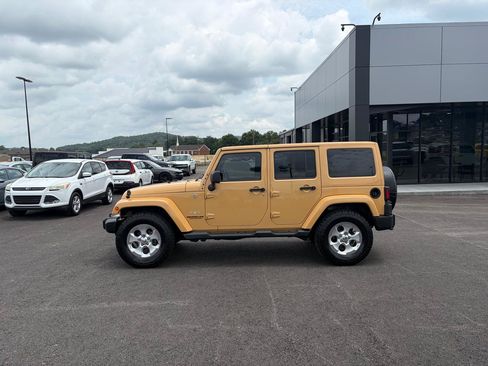 Used 2014 Jeep Wrangler Unlimited Sahara w/ Connectivity Group AWD/4WD image 6