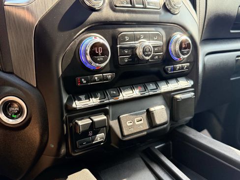 Used 2022 GMC Sierra 3500 Denali w/ Denali Ultimate Package image 34