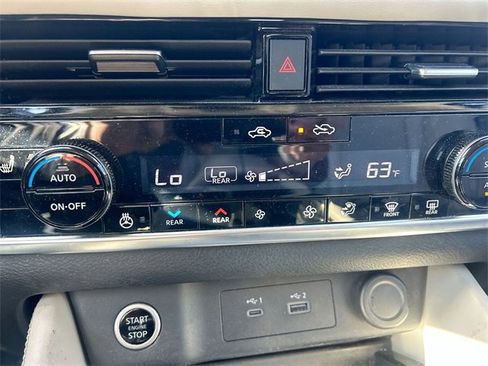 Used 2021 Nissan Rogue SL w/ Premium Package image 23