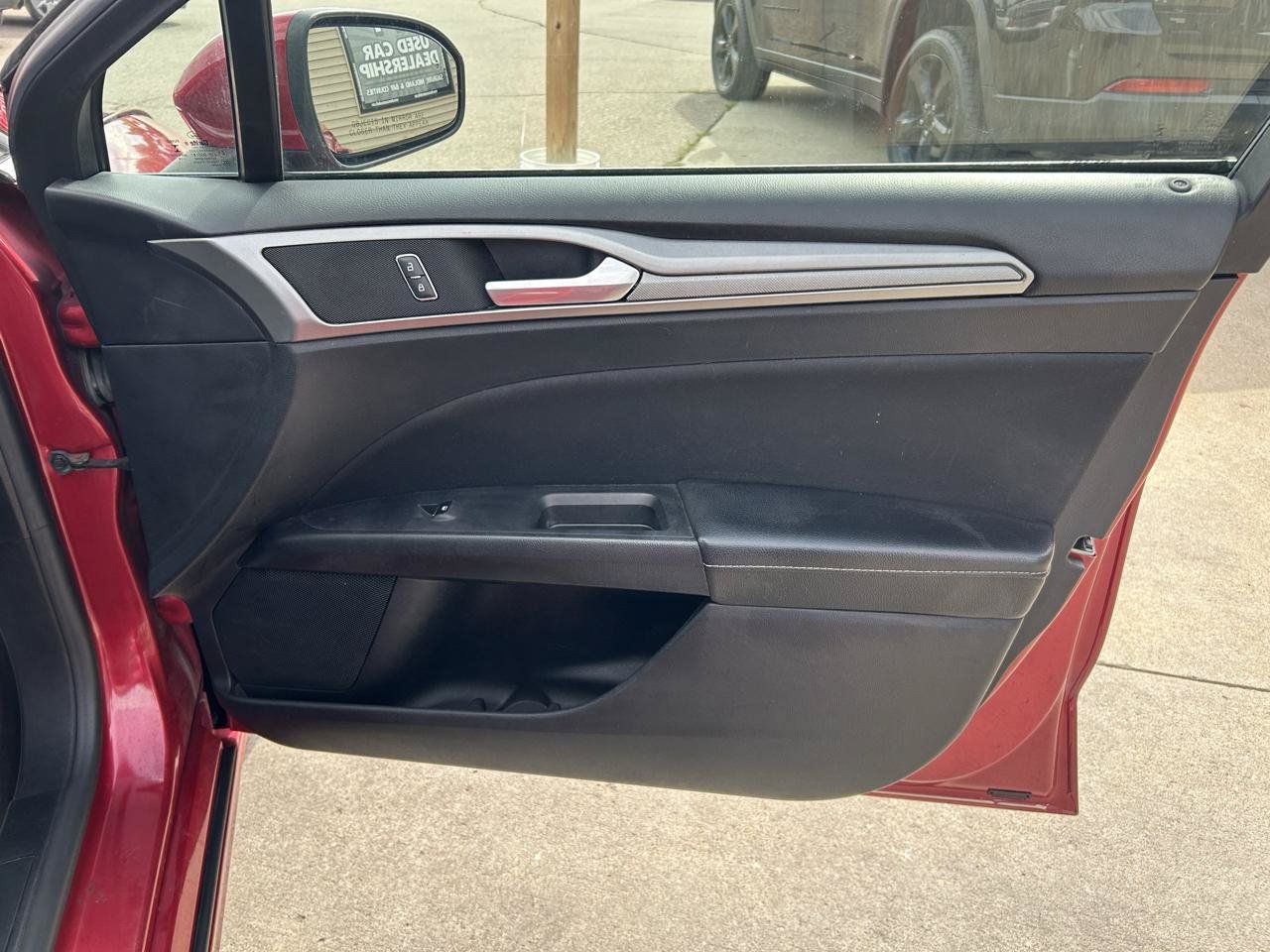 Used 2020 Ford Fusion SE FWD image 16