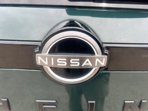 Certified 2024 Nissan Pathfinder Platinum w/ Black Appearance Package AWD/4WD image 32