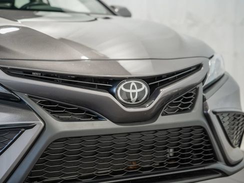 Used 2024 Toyota Camry SE w/ Cold Weather Package FWD image 10