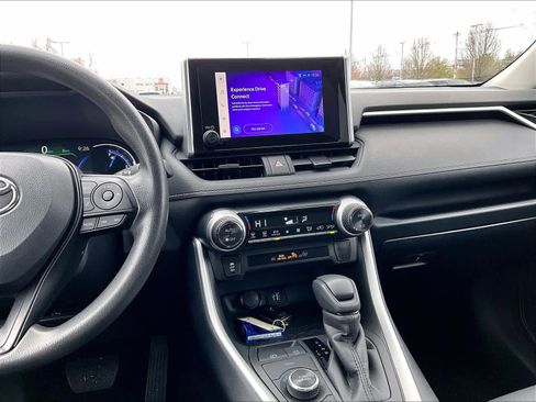 Used 2025 Toyota RAV4 XLE image 18